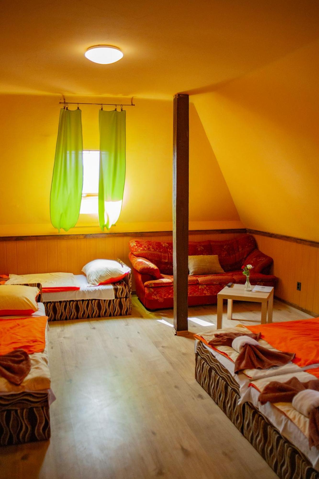 Vakacio Ueduelo Aparthotel Révfülöp Εξωτερικό φωτογραφία