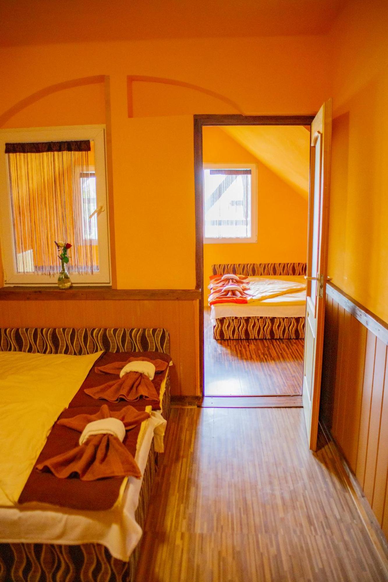 Vakacio Ueduelo Aparthotel Révfülöp Εξωτερικό φωτογραφία