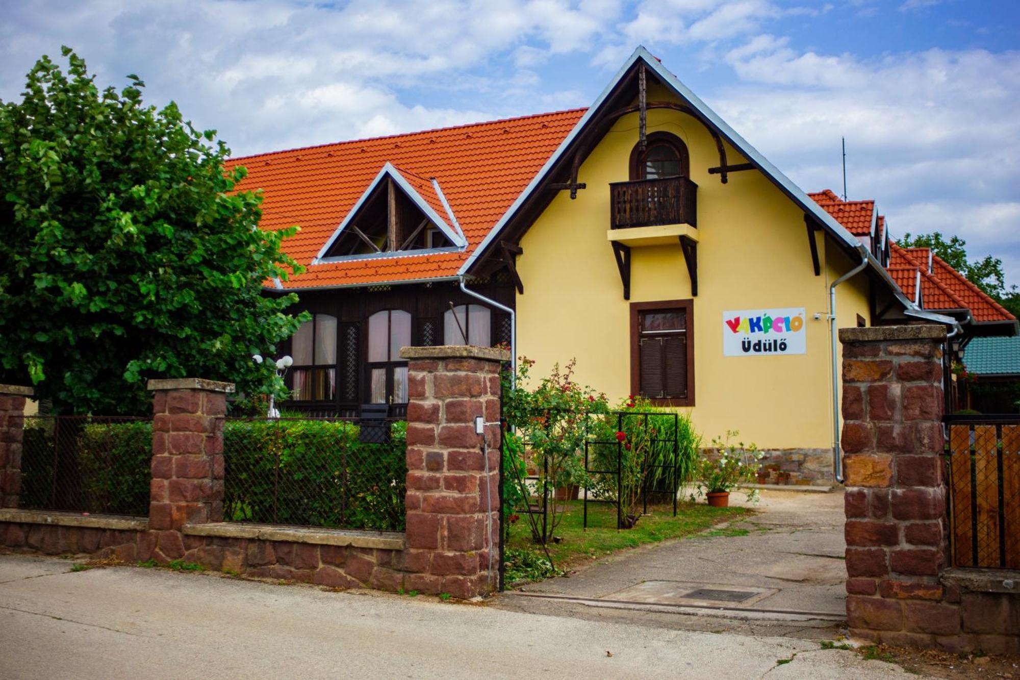 Vakacio Ueduelo Aparthotel Révfülöp Εξωτερικό φωτογραφία