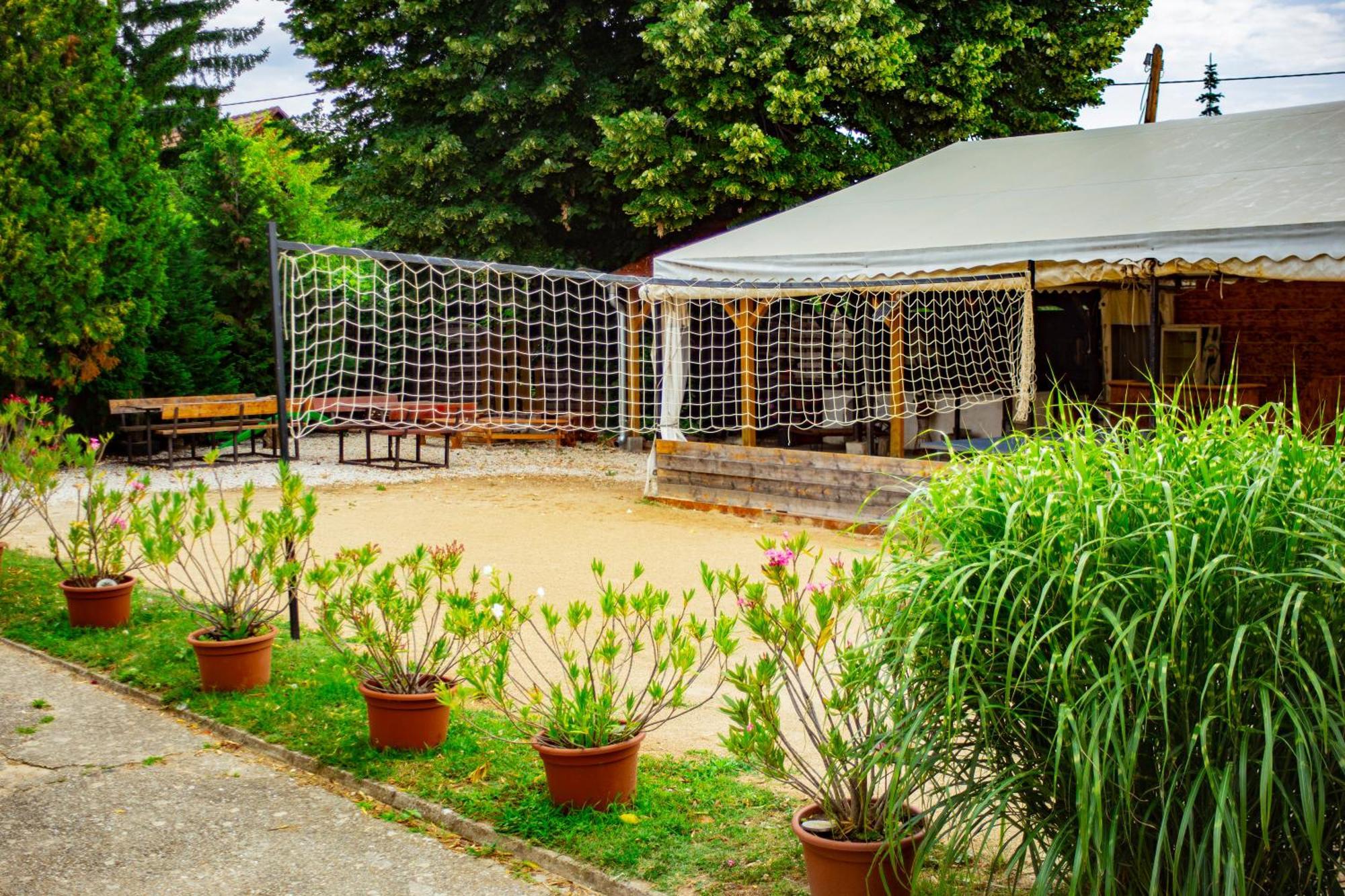 Vakacio Ueduelo Aparthotel Révfülöp Εξωτερικό φωτογραφία