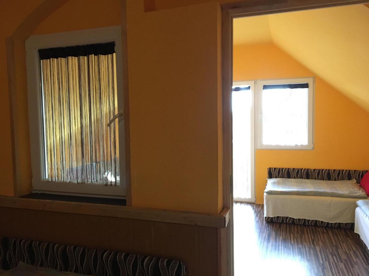 Vakacio Ueduelo Aparthotel Révfülöp Εξωτερικό φωτογραφία