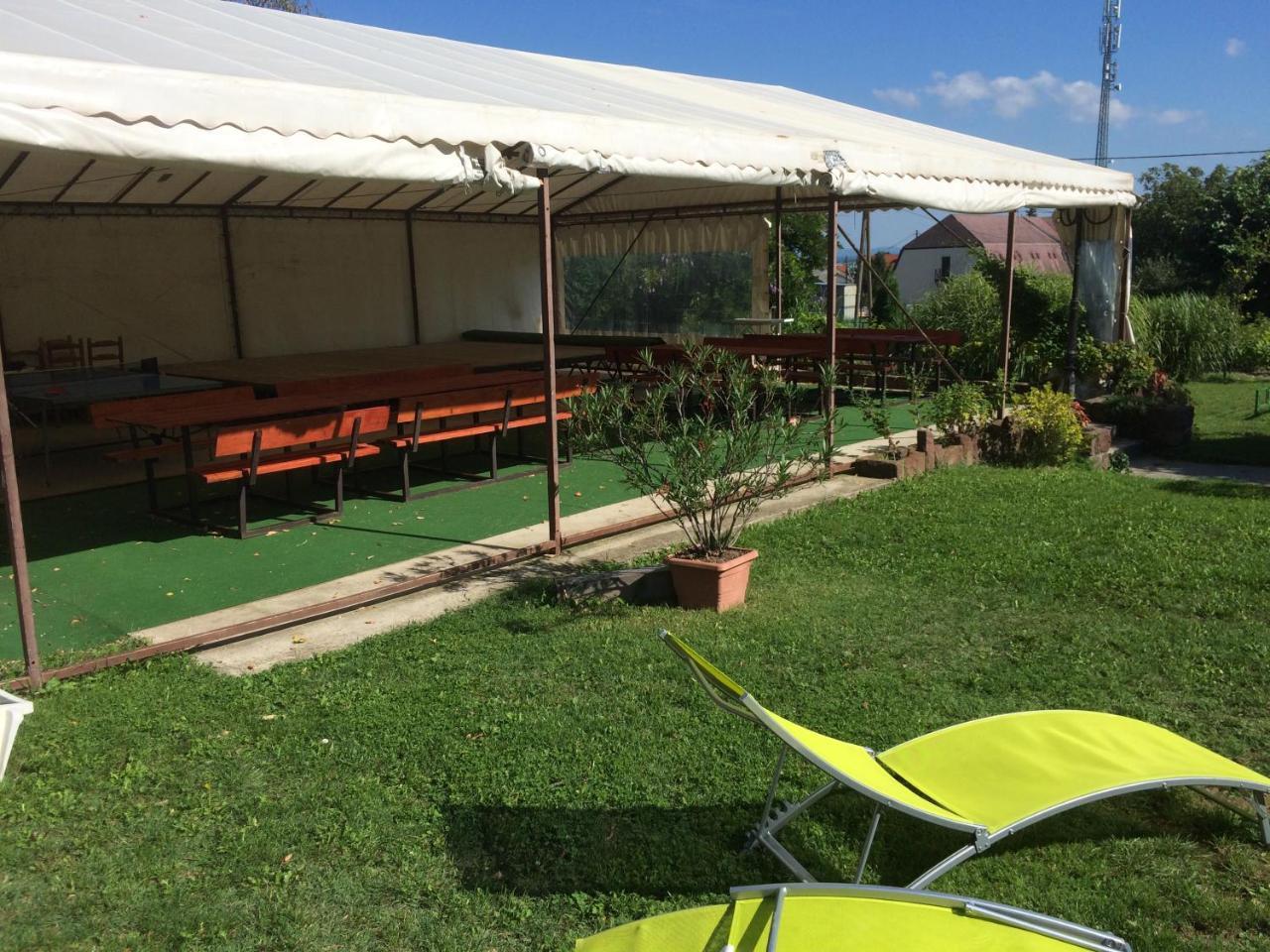 Vakacio Ueduelo Aparthotel Révfülöp Εξωτερικό φωτογραφία