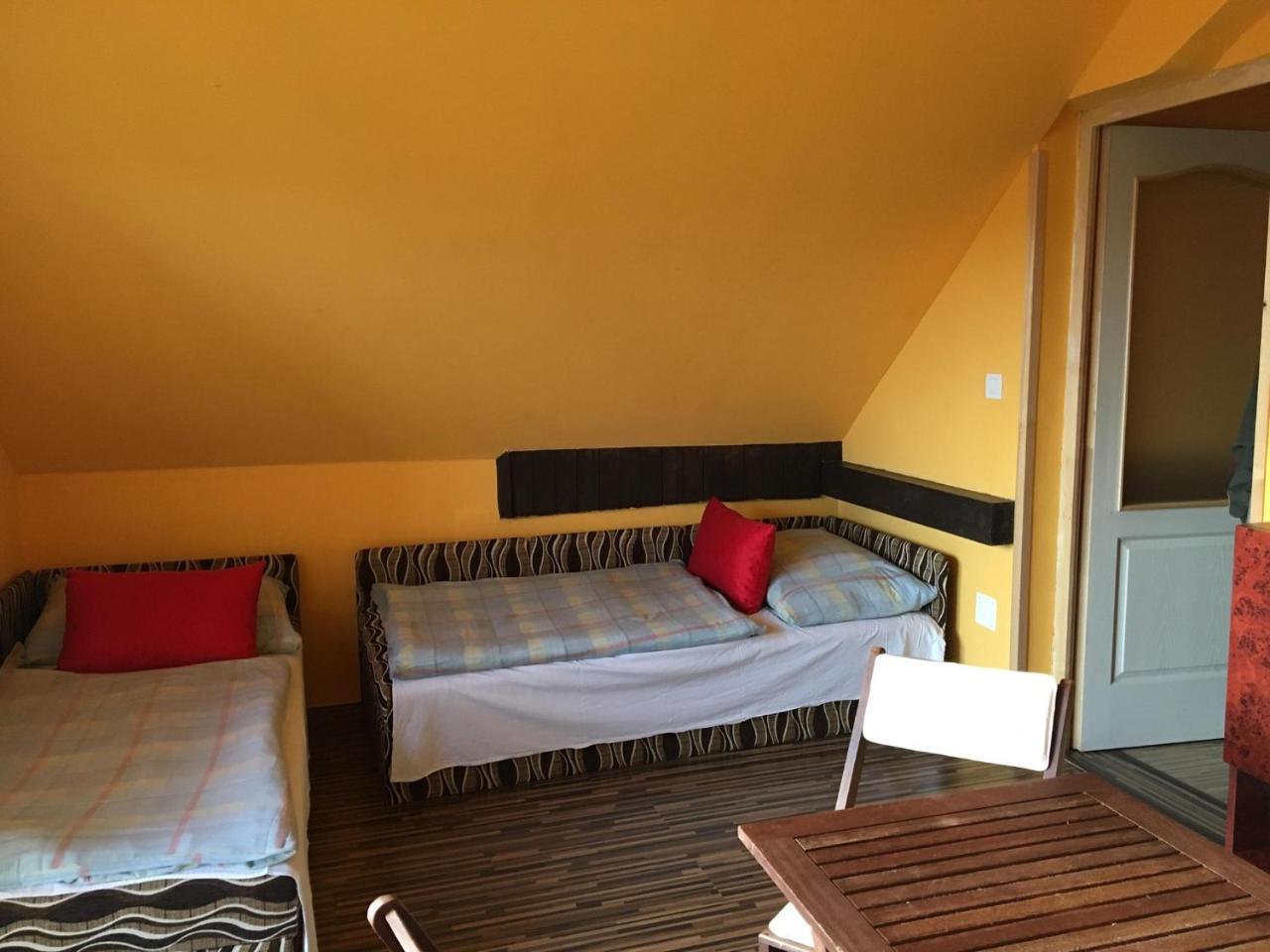 Vakacio Ueduelo Aparthotel Révfülöp Εξωτερικό φωτογραφία