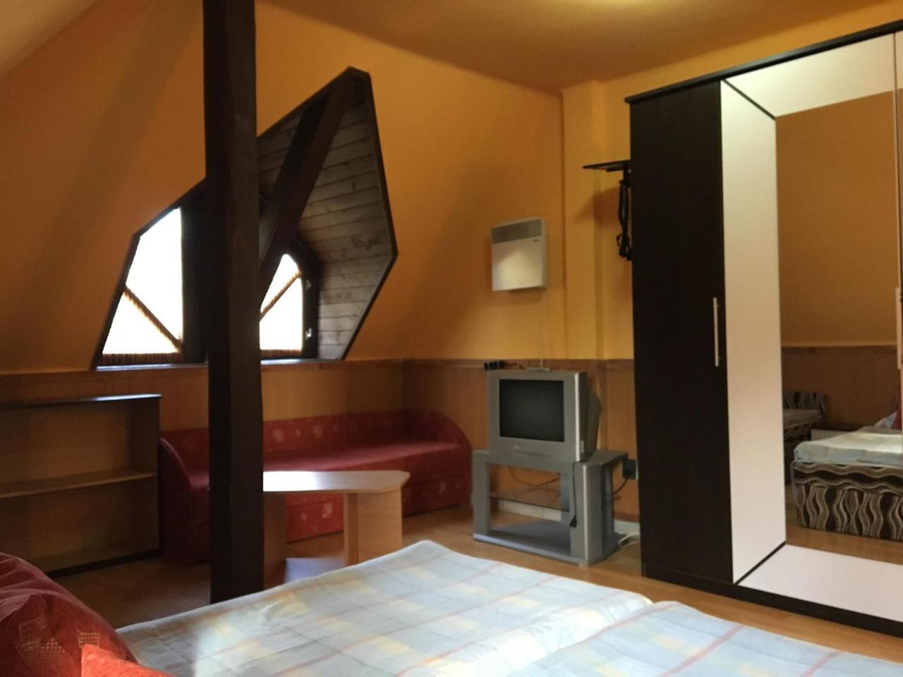 Vakacio Ueduelo Aparthotel Révfülöp Εξωτερικό φωτογραφία